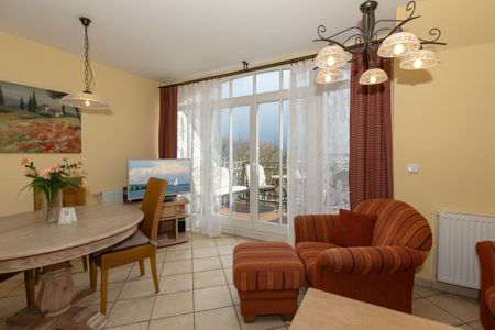 Apartmenthaus Atlantik Apartmenthaus Atlantik 411 Kühlungsborn - Wohn-Essbereich mit Couch