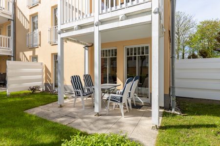 Dünenschloss Dünenschloss 2-01 Kühlungsborn - Terrasse mit Gartenmöbeln