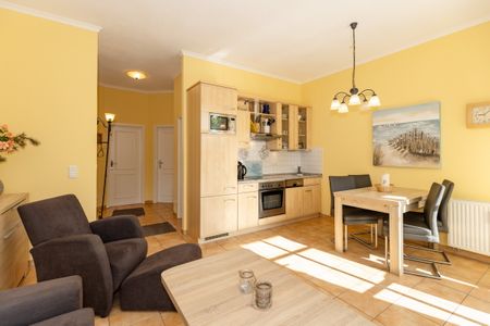 Apartmenthaus Atlantik Apartmenthaus Atlantik 006 Kühlungsborn - Wohn-Essbereich mit Couch und Esstisch