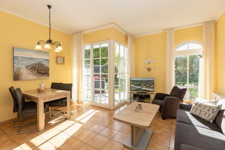 Apartmenthaus Atlantik Apartmenthaus Atlantik 006 Kühlungsborn - Wohn-Essbereich mit Couch und Esstisch