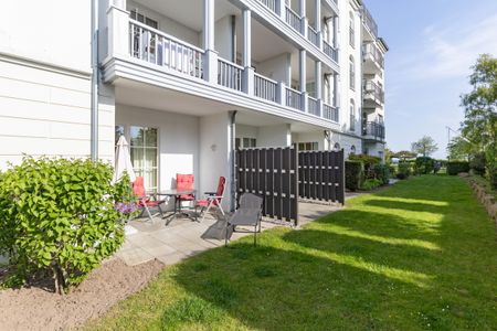 Apartmenthaus Atlantik Apartmenthaus Atlantik 006 Kühlungsborn - Terrasse mit Gartenmöbeln und Grünfläche