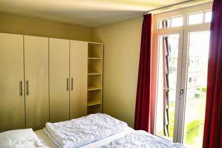 Resort Deichgraf Resort Deichgraf 31-12 Wremen - Schlafzimmer mit Doppelbett und Kleiderschrank