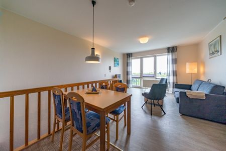 Hus Strandkieker Hus Strandkieker 01 Schillig - Wohn-Essbereich mit Couch und Esstisch