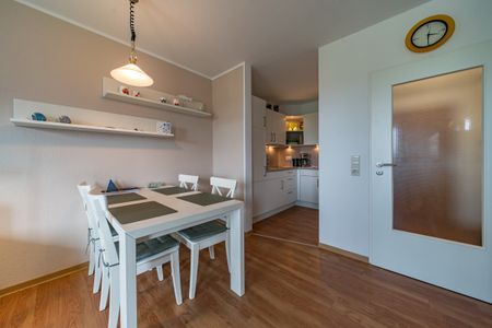Hus Jadekieker Hus Jadekieker 08 Schillig - Wohn-Essbereich mit Esstisch und Sitzgelegenheit
