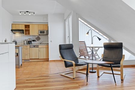 Meeresblick Meeresblick 501 Kühlungsborn - Wohn-Essbereich mit Esstisch, Sitzgelegenheit und Küchenzeile