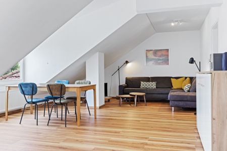 Meeresblick Meeresblick 501 Kühlungsborn - Wohn-Essbereich mit Couch und Esstisch