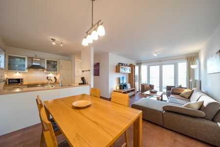 NordseeResort Friesland NordseeResort Friesland 51-1-M Schillig - Wohn-Essbereich mit Esstisch, Sitzgelegenheit und Küchenzeile