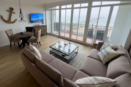 Apartmenthaus Atlantik Apartmenthaus Atlantik 311 Kühlungsborn - Wohn-Essbereich mit Couch und Flatscreen-TV