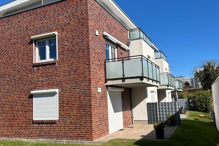 2001 - Penthouse Brigitte mit Teilmeerblick und Hund Kellenhusen -