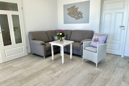 2001 - Penthouse Brigitte mit Teilmeerblick und Hund Kellenhusen -