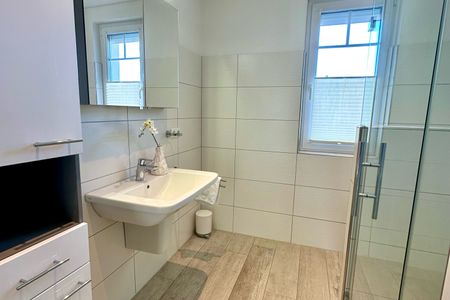 2001 - Penthouse Brigitte mit Teilmeerblick und Hund Kellenhusen -