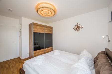 NordseeResort Friesland NordseeResort Friesland 51-0-N Schillig - Schlafzimmer mit Doppelbett und Flatscreen TV - gbmv0-01 - Großenbrode