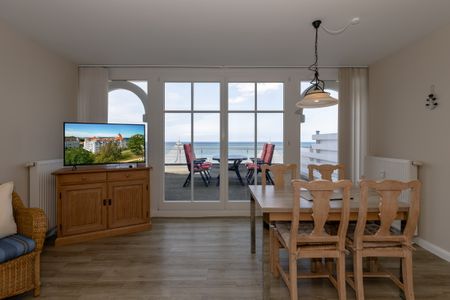 Meeresblick Meeresblick 226 Kühlungsborn - Wohnbereich mit Flatscreen-TV