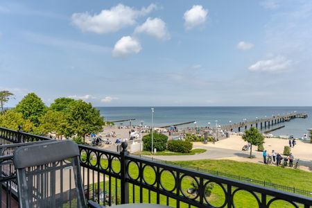 Apartmenthaus Atlantik Apartmenthaus Atlantik 212 Kühlungsborn - Balkon mit Gartenmöbeln