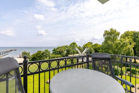 Apartmenthaus Atlantik Apartmenthaus Atlantik 212 Kühlungsborn - Balkon mit Gartenmöbeln und Ausblick