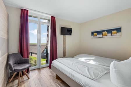 Resort Deichgraf Resort Deichgraf 27-14 Wremen - Schlafzimmer mit Doppelbett und TV