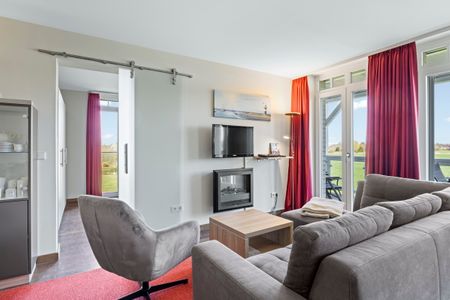 Resort Deichgraf Resort Deichgraf 31-08 Wremen - Wohnbereich mit Couch und TV