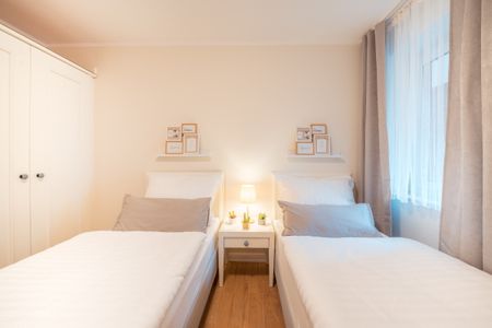 Hus Inselkieker Hus Inselkieker 110 Schillig - Schlafzimmer mit Einzelbetten und Kleiderschrank