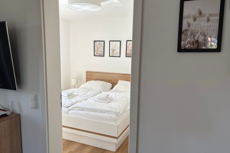 NordseeResort Friesland Ferienhäuser Nordseeresort Friesland 50-1-s Schillig - Flur mit Zugang zum Schlafzimmer