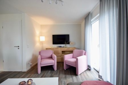 NordseeResort Friesland Ferienhäuser Nordseeresort Friesland 05 Schillig - Wohn-Essbereich mit Faltscreen TV