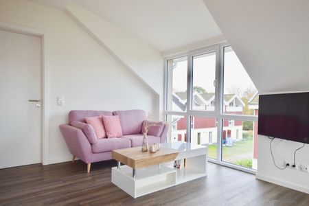 NordseeResort Friesland Ferienhäuser Nordseeresort Friesland 05 Schillig - Oberer Wohnbereich mit Couch und Flatscreen-TV