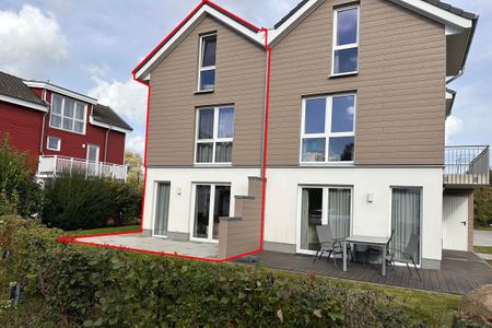 NordseeResort Friesland Ferienhäuser Nordseeresort Friesland 05 Schillig - Terrasse mit Gartenmöbeln