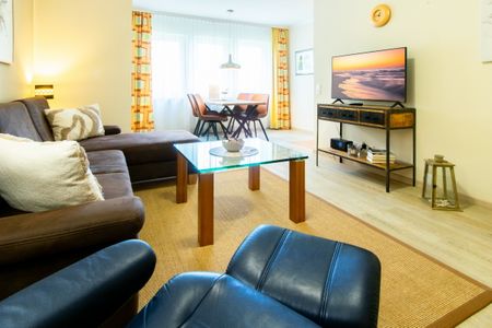 Inselstrand Inselstrand 216 Usedom - Wohn-Essbereich mit Couch und Esstisch