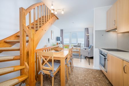 Hus Strandkieker Hus Strandkieker 09 Schillig - Küchenbereich mit Treppe