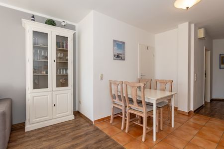 Meeresblick Meeresblick 102 Kühlungsborn - Wohn-Essbereich mit Esstisch und Sitzgelegenheit