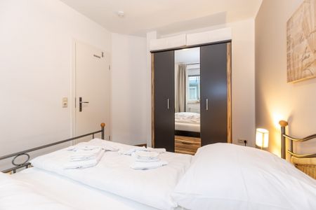 Meeresblick Meeresblick 102 Kühlungsborn - Schlafzimmer mit Doppelbett und Kleiderschrank