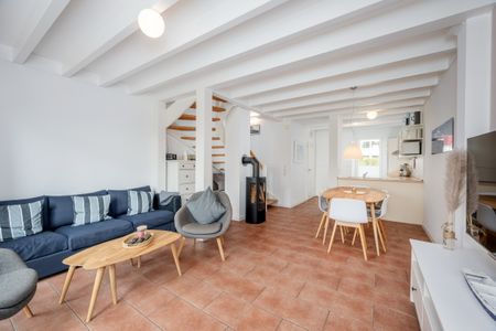 NordseeResort Friesland Ferienhäuser NordseeResort Friesland 30 Schillig - Wohn-Essbereich mit Couch