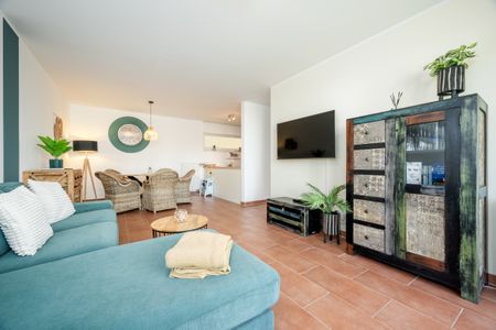 NordseeResort Friesland NordseeResort Friesland 51-0-M Schillig - Wohn-Essbereich mit Couch und Esstisch