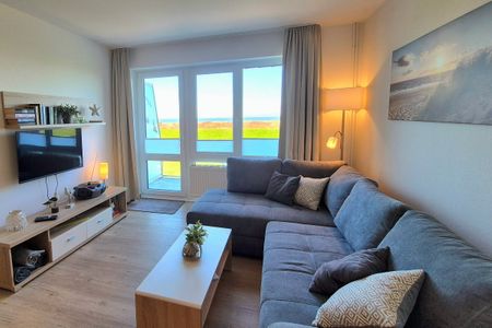 Hus Strandkieker Hus Strandkieker 03 Schillig - Wohn-Essbereich mit Couch und Flatscreen-TV