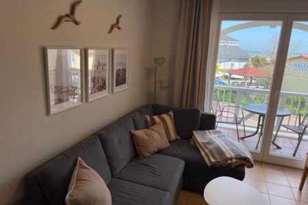 Apartment-Residenz Ostseestrand Apartment-Residenz Ostseestrand 26 Kühlungsborn - Wohn-Essbereich mit Zugang zum Balkon