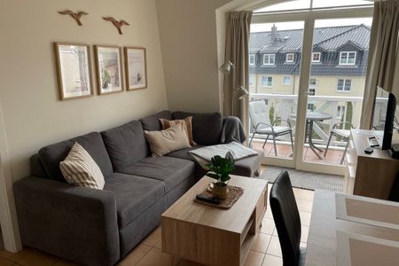 Apartment-Residenz Ostseestrand Apartment-Residenz Ostseestrand 36 Kühlungsborn - Wohn-Essbereich mit Couch im kbar36, Hermann-Häcker Straße 42a, Apartment-Residenz Ostseestrand in Kühlungsborn