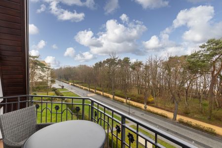 Villa Löwenstein Villa Löwenstein 14 Kühlungsborn - Balkon mit Gartenmöbeln im kbvl14, Villa Löwenstein, Ostseeallee 27 auf Langeoog