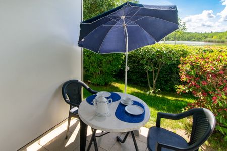 Seehof Seehof 102 Usedom - Terrasse mit Sonnenschirm im ussf102, Seehof 102,Strandpromenade 9-10 auf Usedom