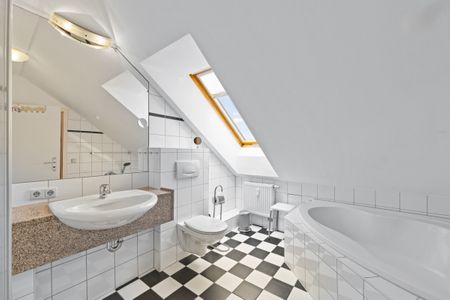 Meeresblick Meeresblick 507 Kühlungsborn - Badezimmer mit Badewanne im kbmb507, Meerblick 507, Ostseeallee 45 in Kühlungsborn
