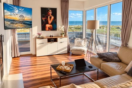 NordseeResort Friesland NordseeResort Friesland 48-7 Schillig - Wohn-Essbereich mit Flatscreen-TV im sinf48-7, NordseeResort Friesland 48-7 in Schillig