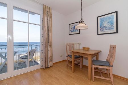 Meeresblick Meeresblick 421 Kühlungsborn - Wohn-Essbereich mit Esstisch und Sitzgelegenheit