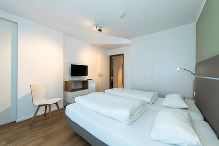 Apartmentvilla Anna See Apartmentvilla Anna See 1-03 Langeoog - Schlafzimmer mit Doppelbett, Kleiderschrank und TV