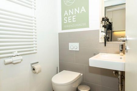Apartmentvilla Anna See Apartmentvilla Anna See 1-06 Langeoog - Badezimmer mit Dusche, Waschtisch, WC und Spiegel