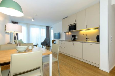 Apartmentvilla Anna See Apartmentvilla Anna See 1-14 Langeoog - Wohn-Essbereich mit Couch, Couchtisch, Sessel und TV