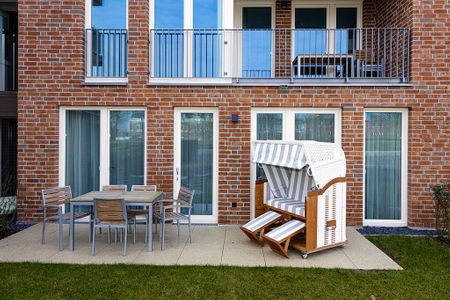 Apartmentvilla Anna See Apartmentvilla Anna See 1-14 Langeoog - Terrasse mit Strandkorb und Sitzgelegenheit