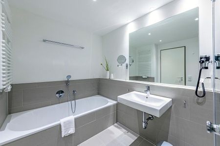 Apartmentvilla Anna See Apartmentvilla Anna See 1-11 Langeoog - Badezimmer mit Badewanne und Waschtisch