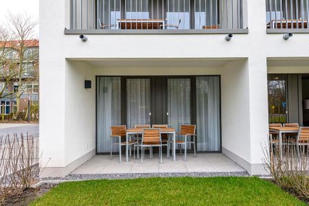 Deichhäuser Anna Küste Deichhäuser Anna Küste 1-10 Bensersiel - Terrasse mit Sitzgelegenheiten und Garten