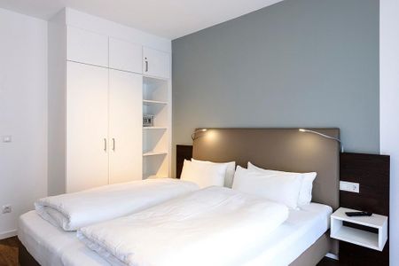 Deichhäuser Anna Küste Deichhäuser Anna Küste 1-11 Bensersiel - Schlafzimmer mit Doppelbett und Kleiderschrank