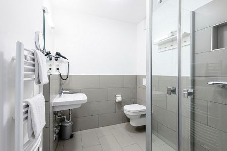 Deichhäuser Anna Küste Deichhäuser Anna Küste 1-13 Bensersiel - Badezimmer mit Waschtisch, WC und Dusche