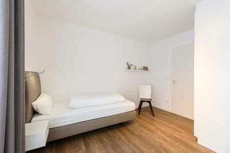 Deichhäuser Anna Küste Deichhäuser Anna Küste 1-24 Bensersiel - Schlafzimmer mit Einzelbetten, Stuhl und Kleiderschrank