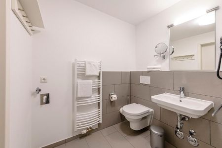 Deichhäuser Anna Küste Deichhäuser Anna Küste 1-24 Bensersiel - Badezimmer mit Waschtisch und WC